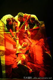 以針線為祭，以舞臺為碑 梁明玉與她的5.12舞臺藝術(shù)造型